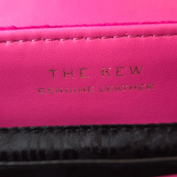 Kurt Geiger Luxurious Pink Handbag with Gold Accents - Picture 13 of 16